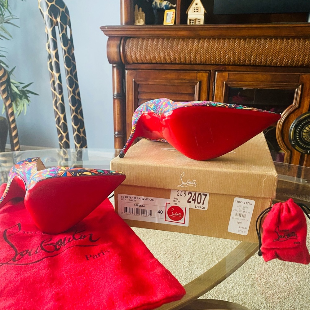 Christian Louboutin heels with a pointed toe. Size run small fits like a 7.5. - Picture 3 of 3